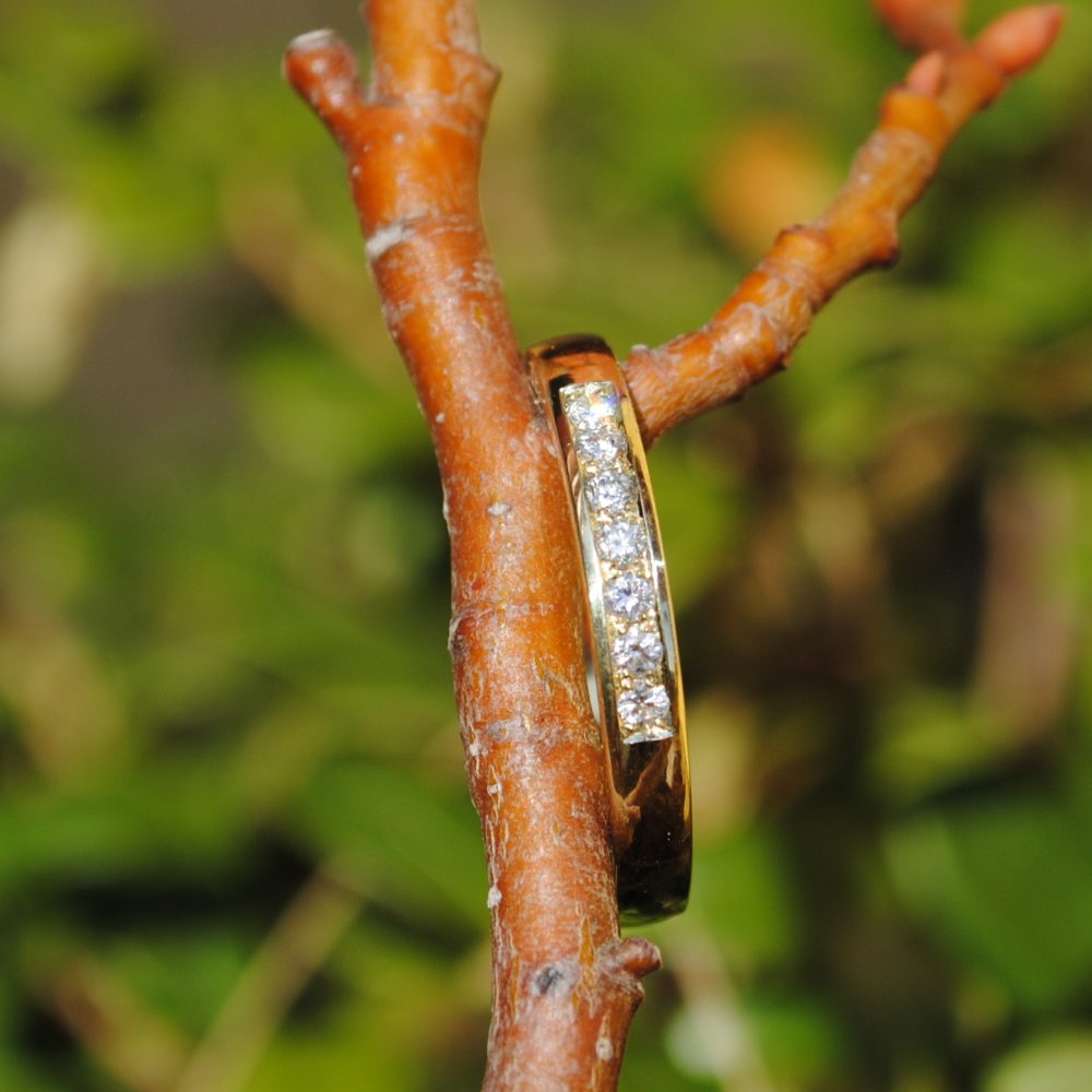 002              Prstienok 7 Diamantov